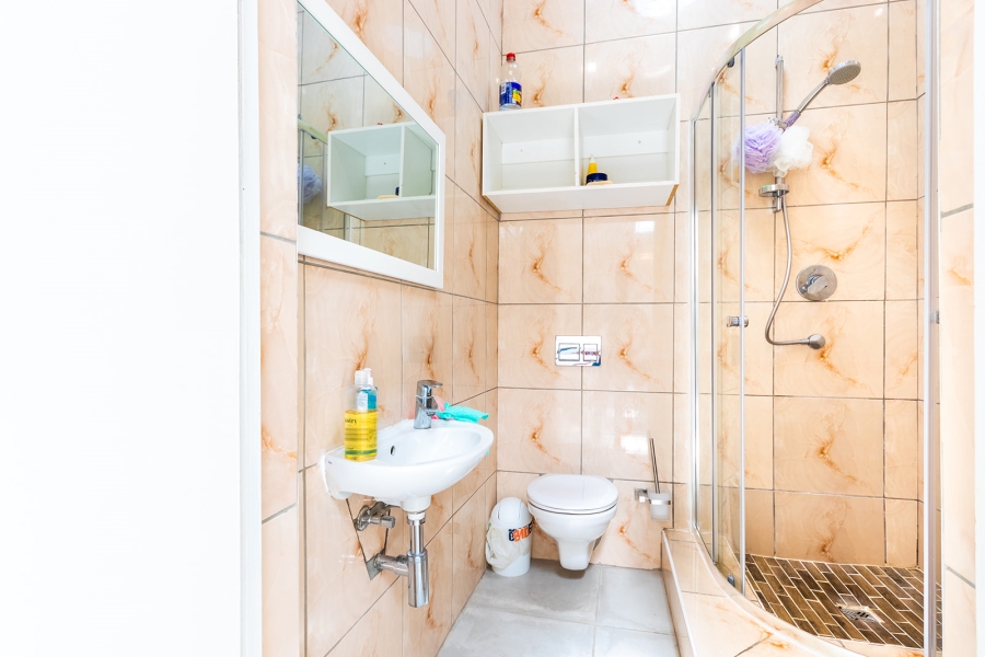 To Let 8 Bedroom Property for Rent in Observatory Western Cape